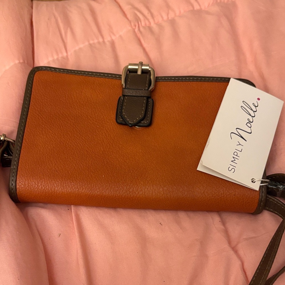 Simply Noelle Brown Crossbody Wallet - Picture 2 of 3